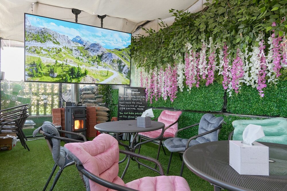 Фото Snowflower Guesthouse