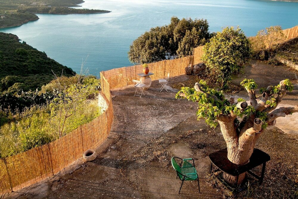 Фото Unique Hideaway with Serene Panoramic views