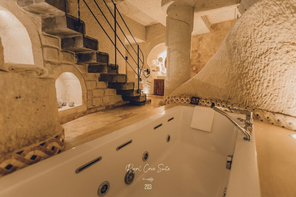 Фото Nino Cave Suites