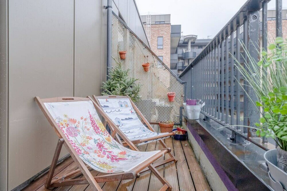 Фото Bright 2 Bedroom Maisonette Near Stratford