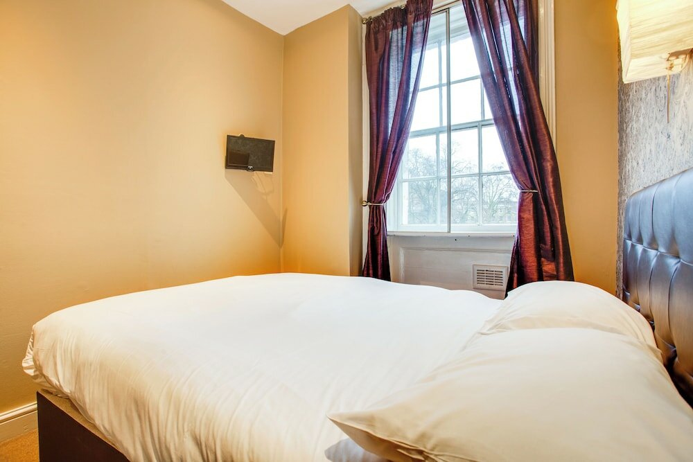 Фото Oyo Somerset Hotel Baker Street London