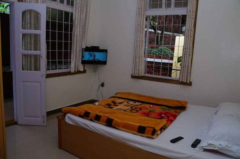 Фото Hotel Godai Girikunj