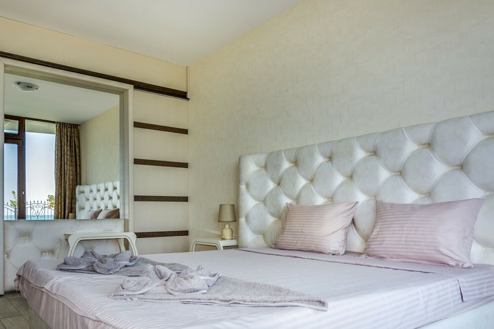 Фото Apartcomplex Golden Bay