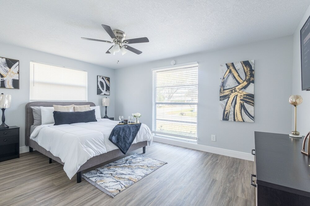 Фото Sleeps 6 Hot Tub Fenced Yard Cozy Chic