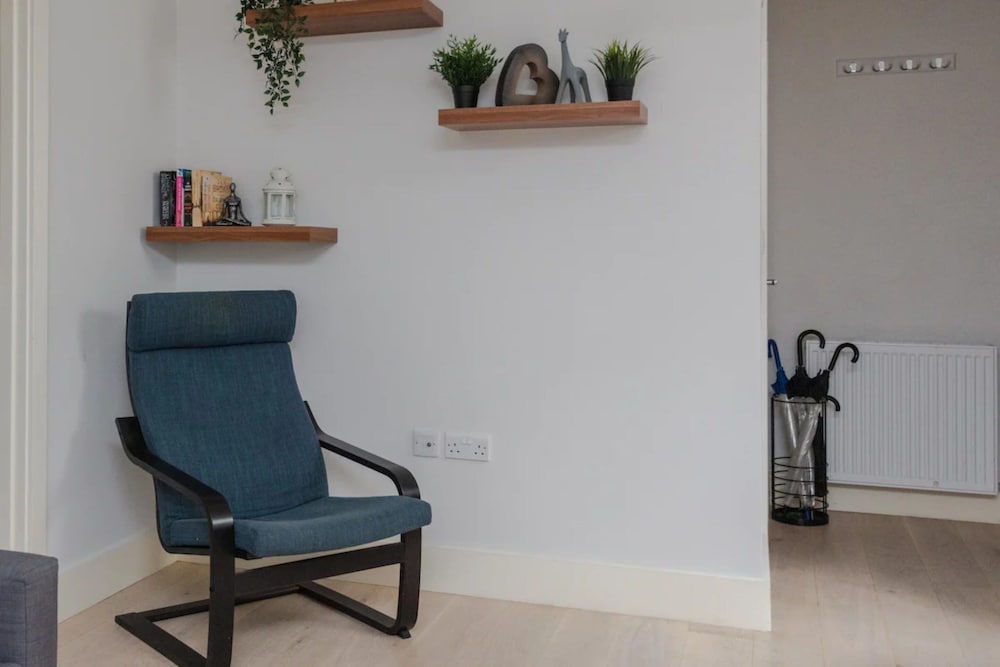 Фото Spacious and Modern Apartment in Pimlico