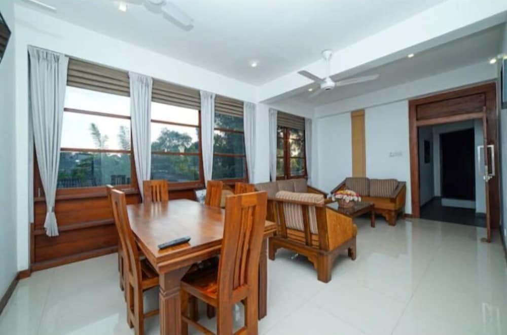 Фото Oyo 557 De Mansion