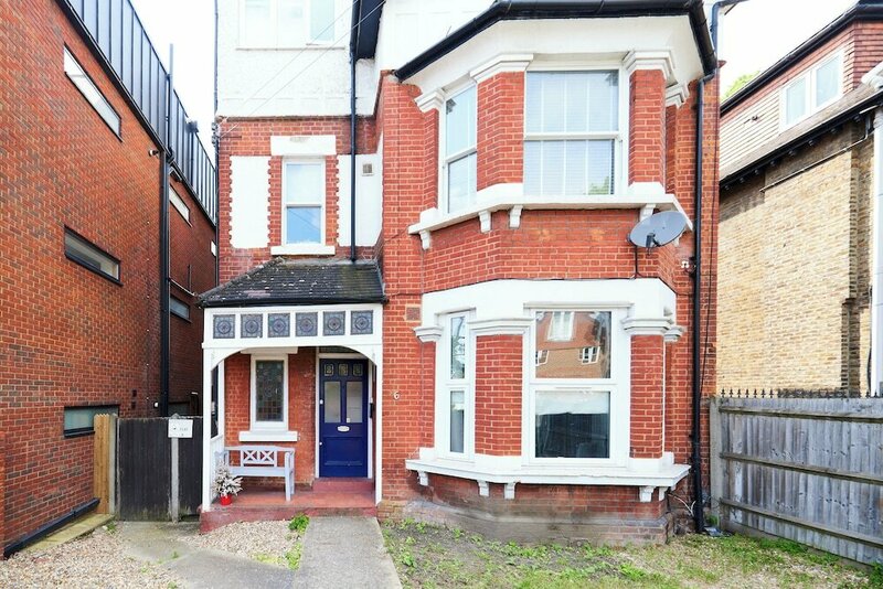 Гостиница The Streatham Escape - Fascinating 2bdr Flat