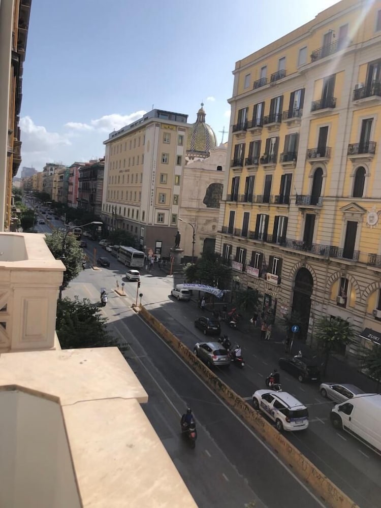 Фото Mamalu Studios and Suites