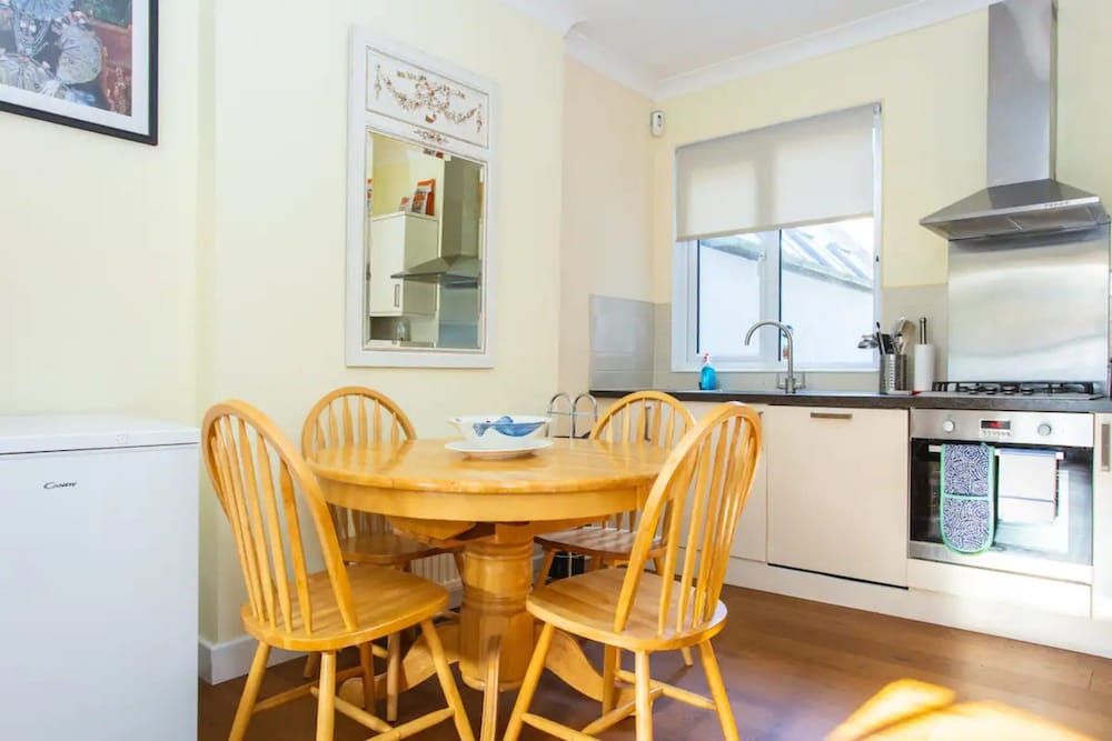 Фото Peaceful 2 Bedroom Apartment in Affluent Fulham