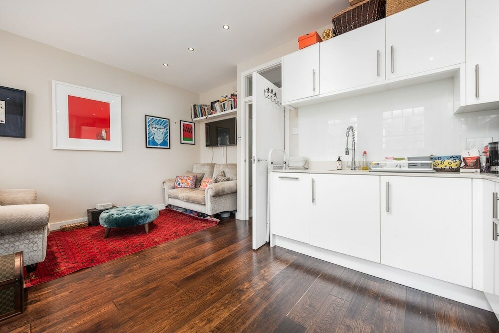 Фото Supreme Hampstead Home Next to Hampstead Heath by Underthedoormat