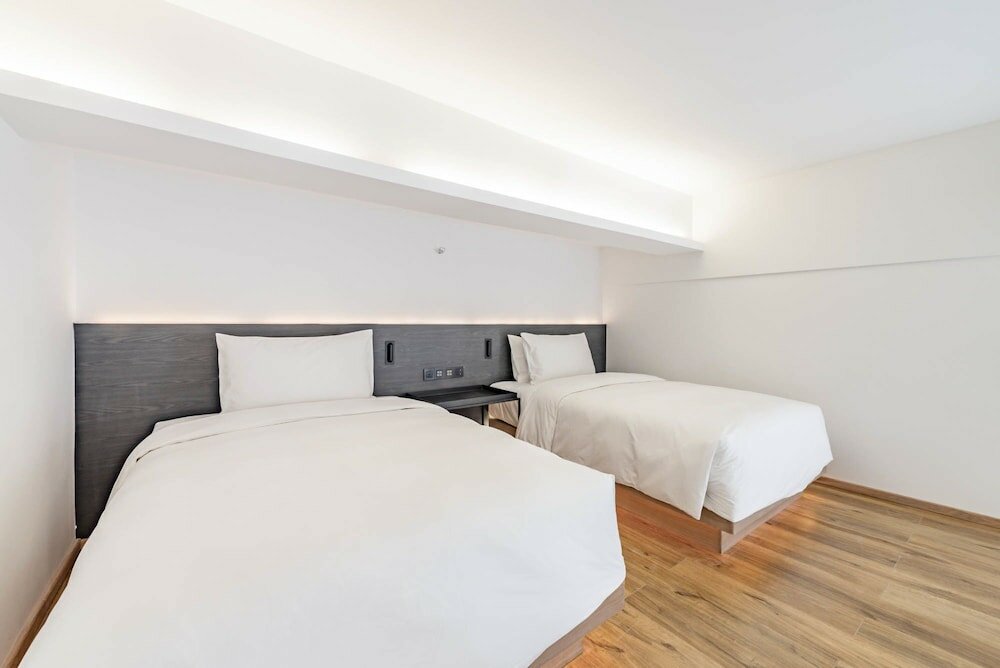 Фото Rezen Sunbow Hotel