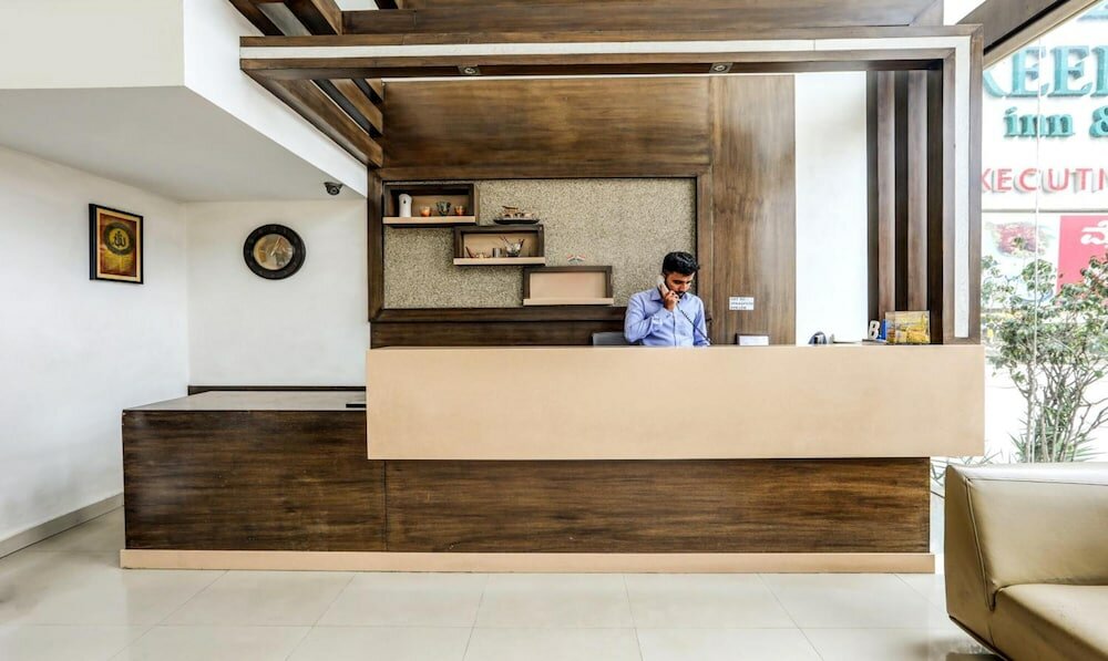 Фото Itsy by Treebo - Greenwood Inn And Suites