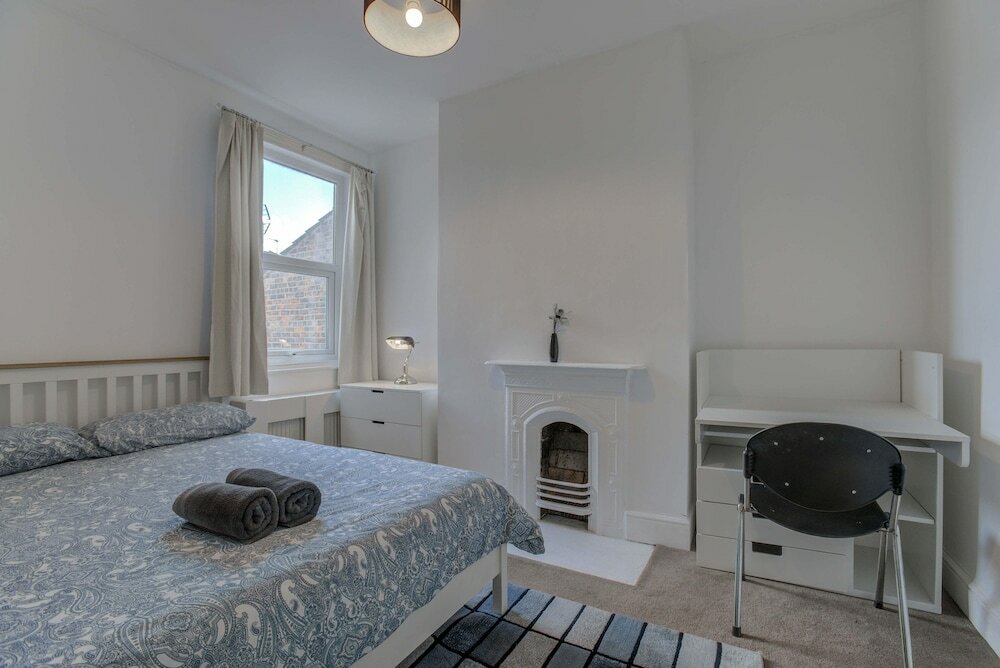 Фото Levenshulme Self-Catering Townhouse