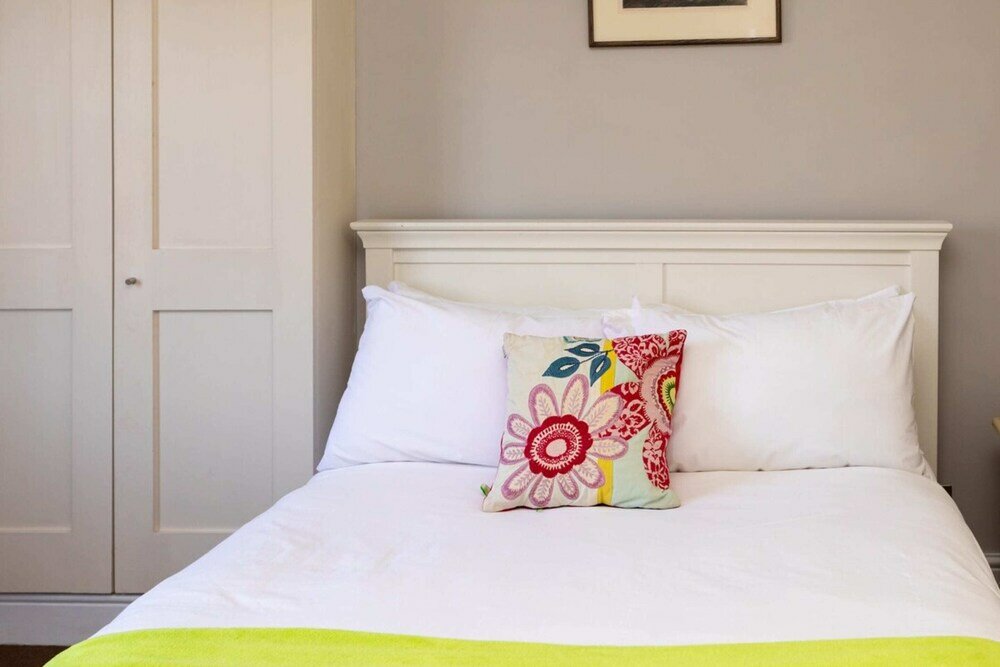 Фото Incredible 5 Bedroom House W/private Garden -wandsworth!