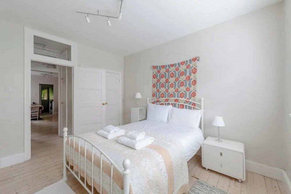 Фото Spacious 1bd Flat With Garden - Hampstead Heath