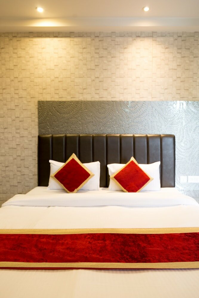 Фото Under My Roof Green Park