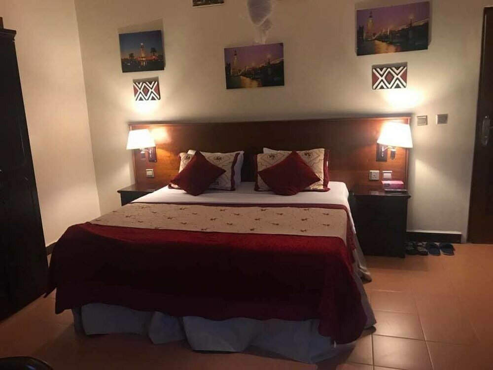 Фото Kingsmen Suites