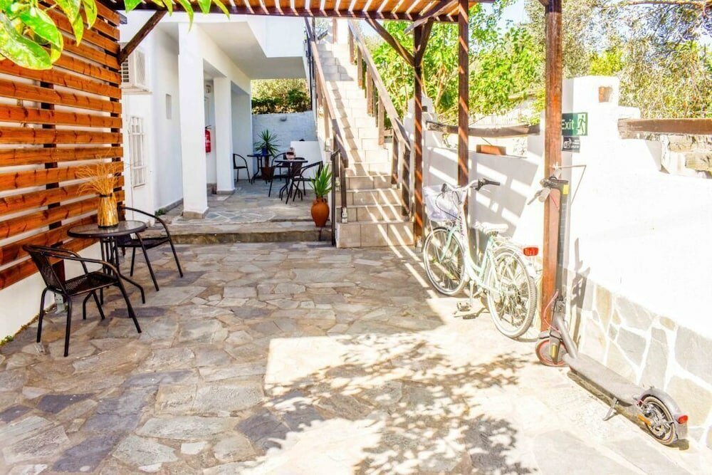 Фото Skiathos Petite Apartments