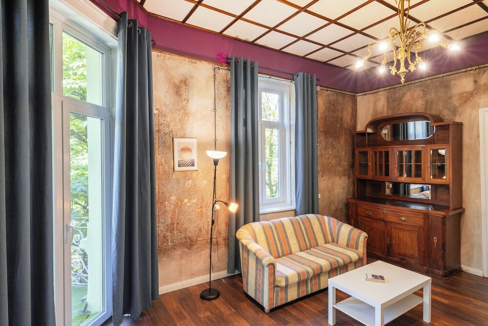 Фото The Green Bar House