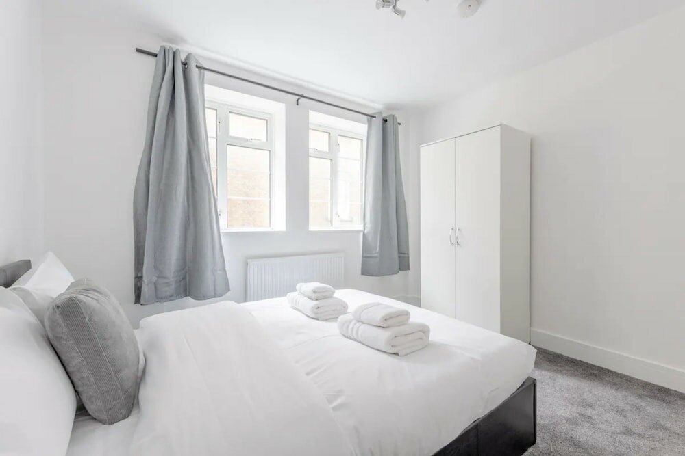 Фото Spacious and Central 4 Bedroom Flat - West Kensington