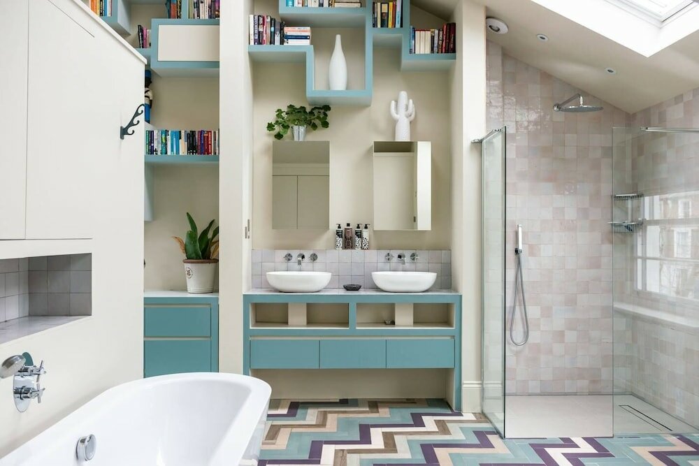 Фото Fantastic 4 Bed House in Iconic Camden