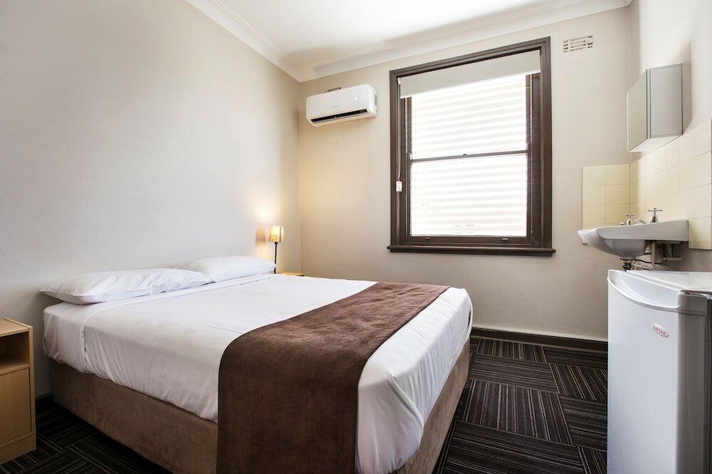 Фото Toongabbie Hotel