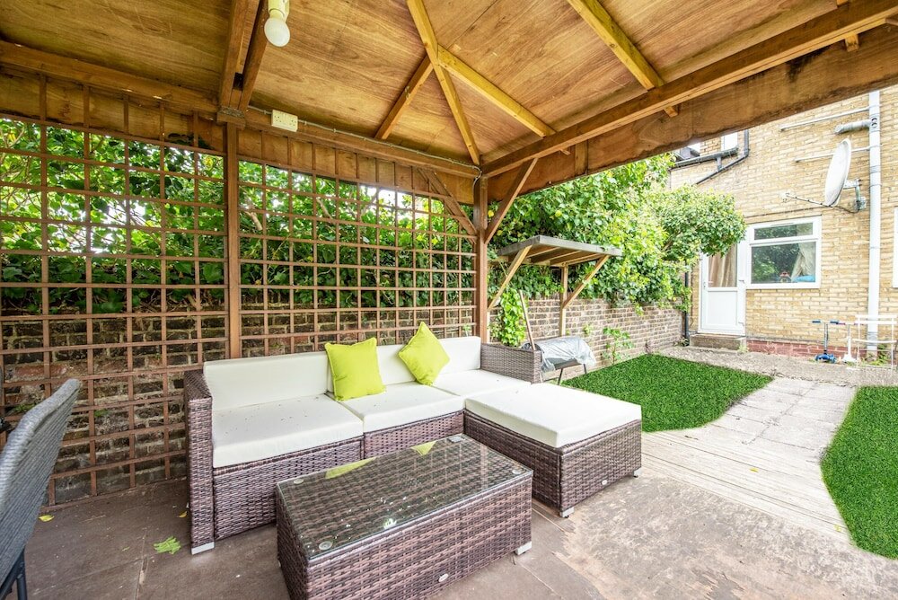 Фото West Ealing Svd Apt. - 2 Bedroom 2 Bath