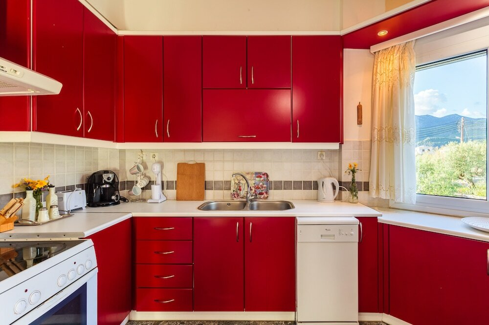 Фото Sunset Serenity - Kardamili Seaside Getaway