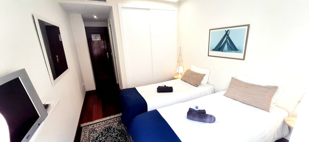 Фото Large Apartment with large and sunny Terrace - Garden & Outdoor Gym, Alicante Center