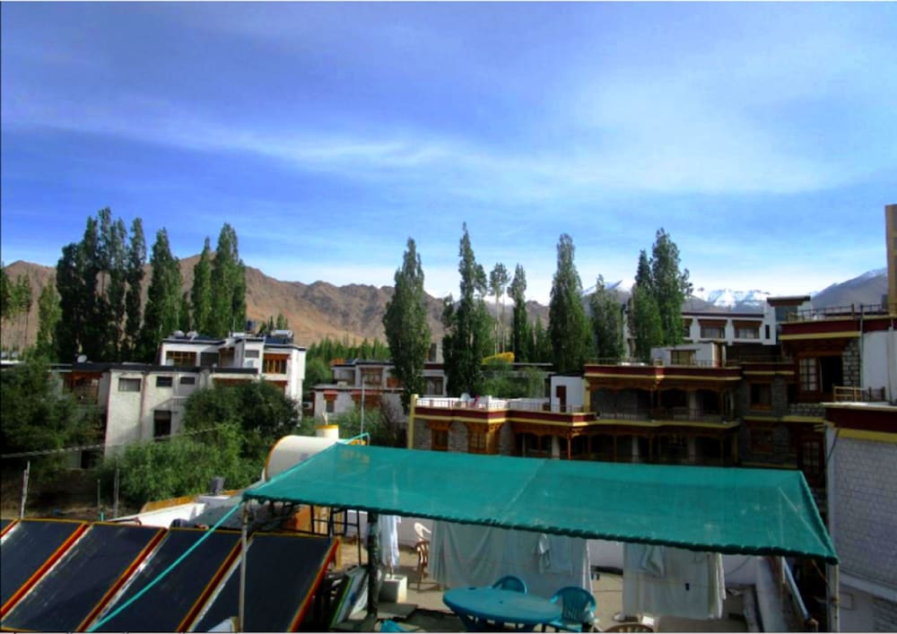 Фото Tih Nezer View Guest House