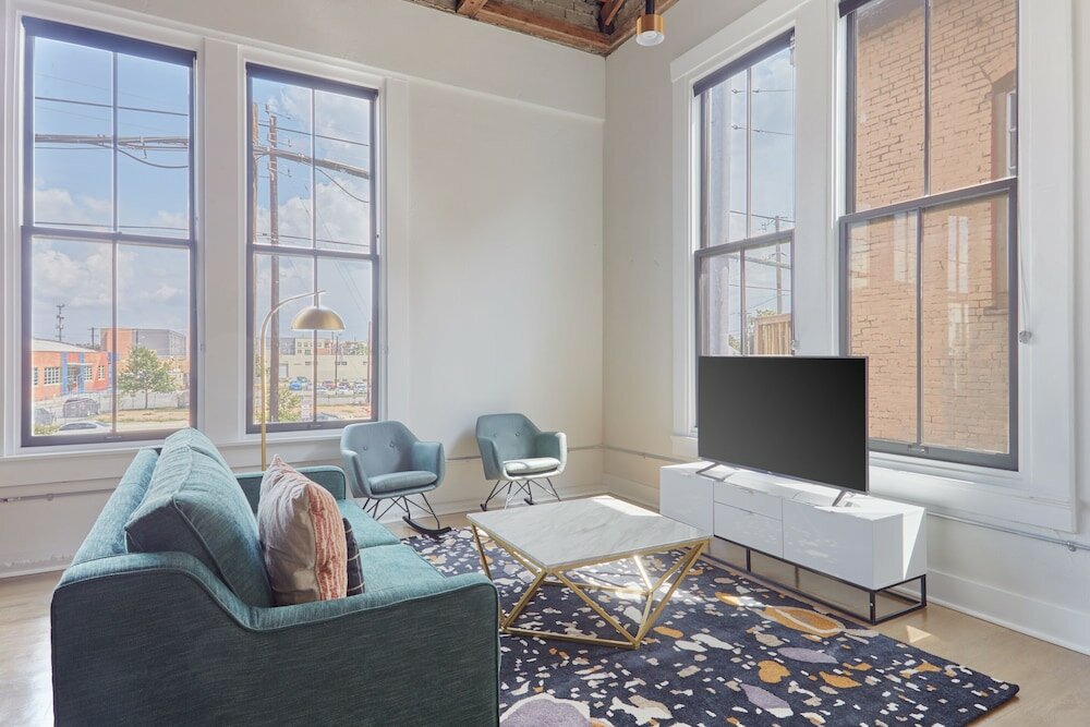 Фото Sonder Antiques Warehouse