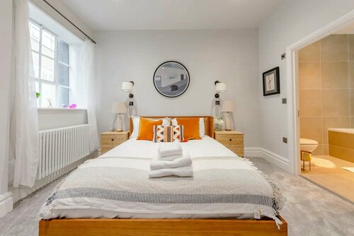 Bright and Stylish 2 Bedroom Flat in Chiswick