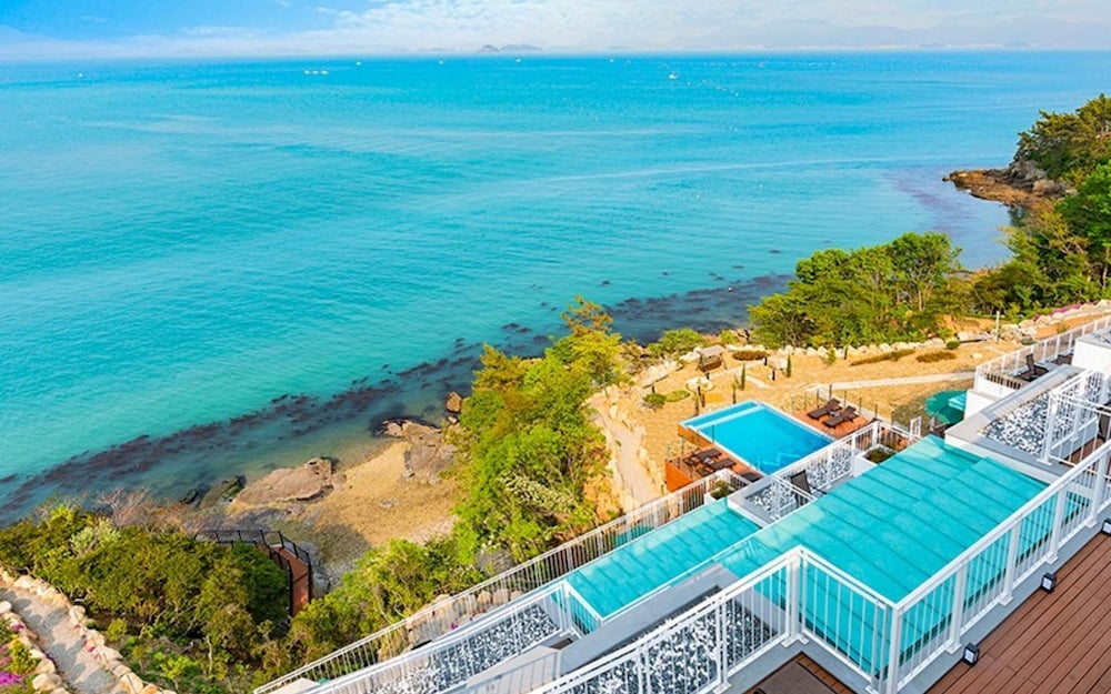 Фото Yeosu Marine Terrace Poolvilla