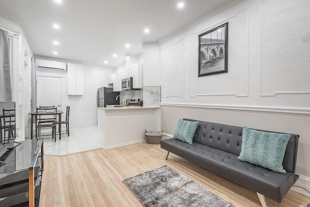 Фото Huge and Lovely 16br Apt