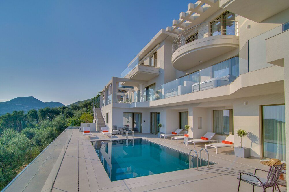 Фото Livinghome Suites