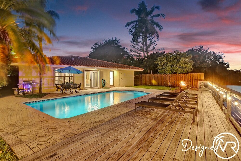 Фото Stunning Waterfront 3br with Heated Pool