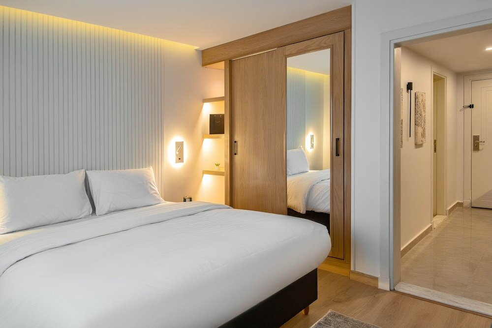 Фото Parkside Boutique Furnished Apartments