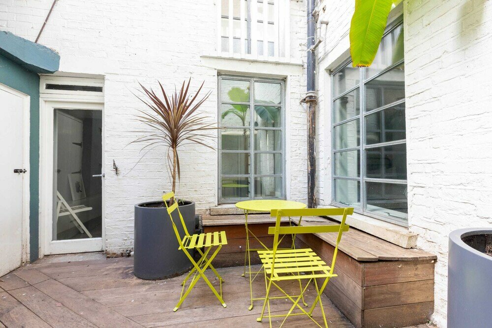 Фото Stylish 2 Bedroom Converted Victorian Storefront