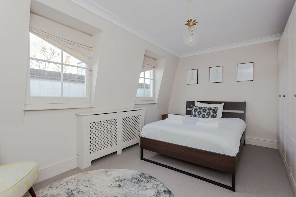 Фото Newly Refurbished 4 Bedroom House in East London