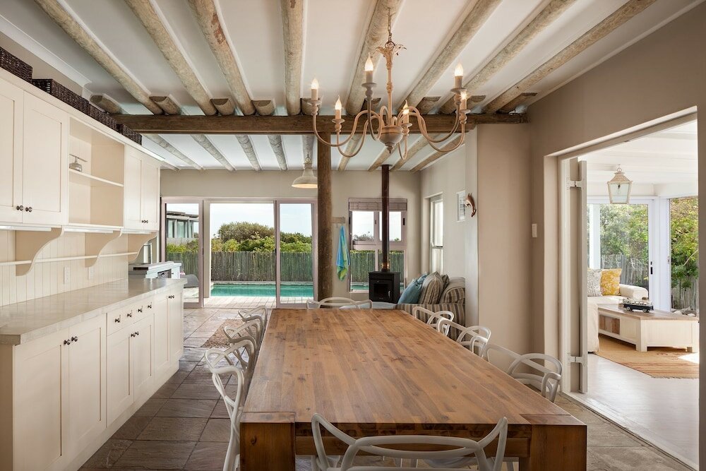 Фото Fin Whale Beach House