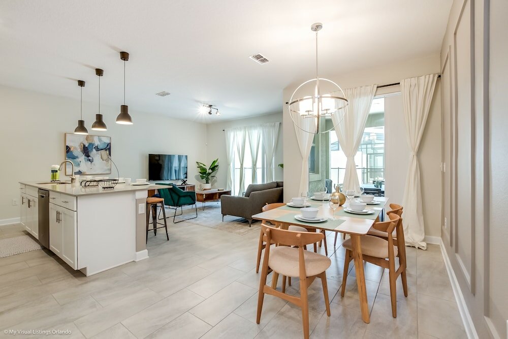 Фото Stylish Home w Private Pool, 10 Min. From Disney!