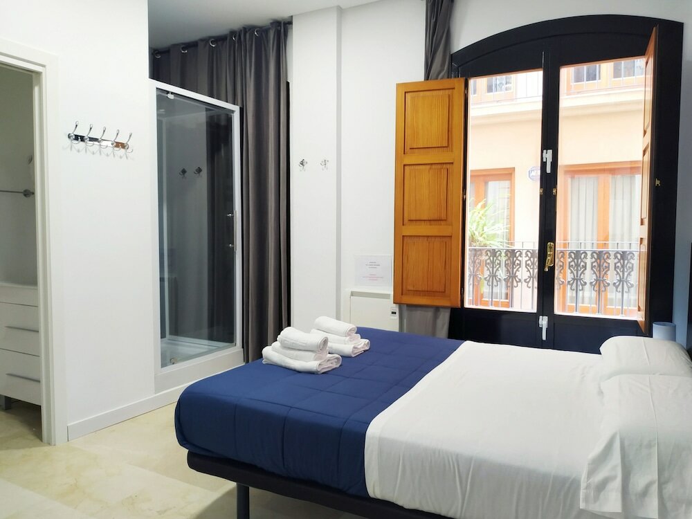 Фото Flats Friends Plaza de la Reina