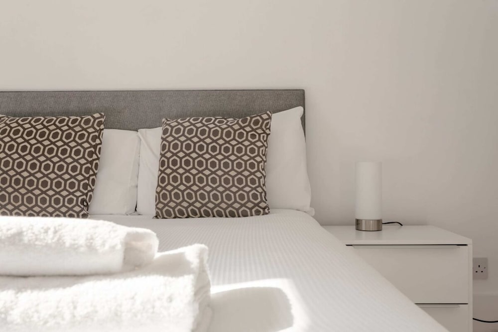 Фото Modern 2 Bedroom Apartment in Morden