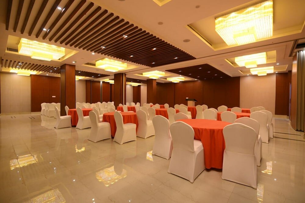 Фото Pushkara Sarovar Portico Dibrugarh