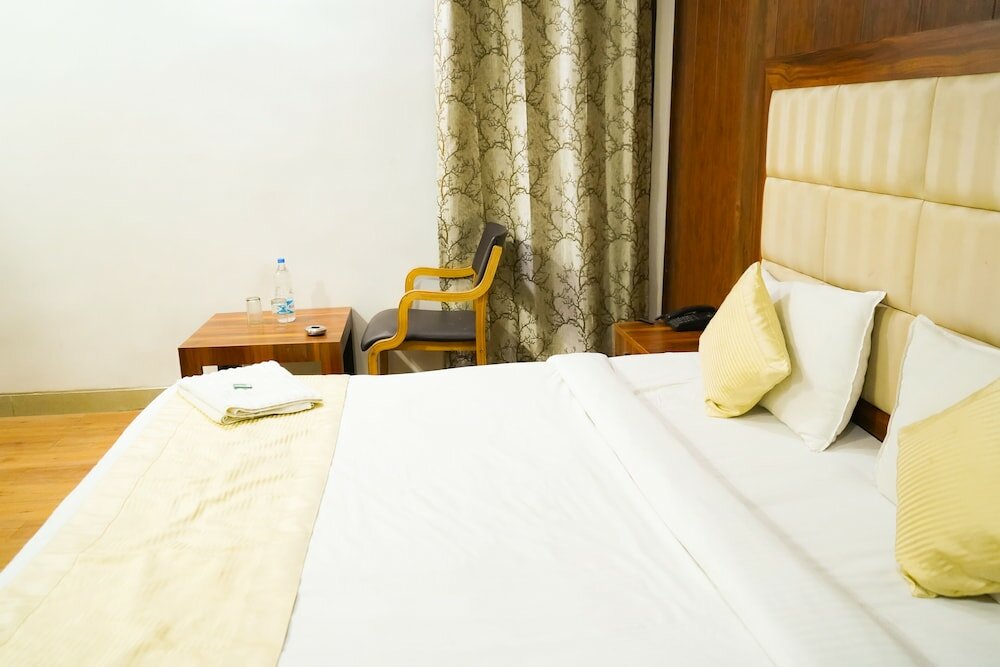 Фото Roomshala 025 Hotel Rts