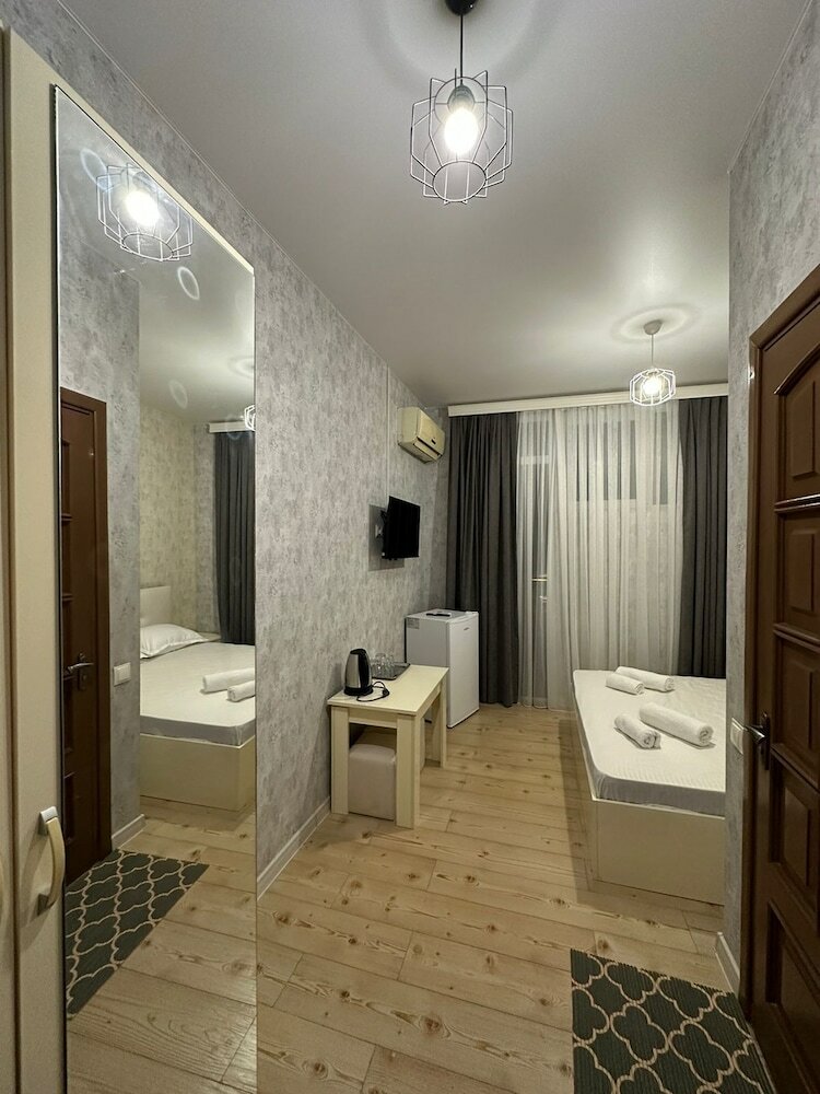 Фото Гостиница на ул. Константина Гамсахурдиа, 1