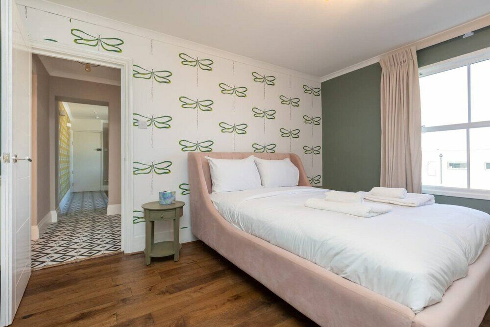 Фото Spacious & Pristine 2bd Flat - Balham