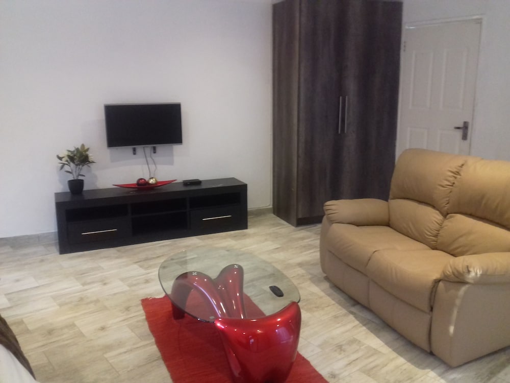 Фото Mayberrypark Guest Lodge