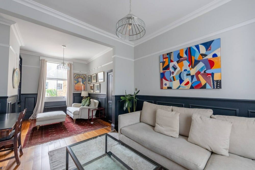 Фото Stylish 2 Bedroom Home in Islington With Garden