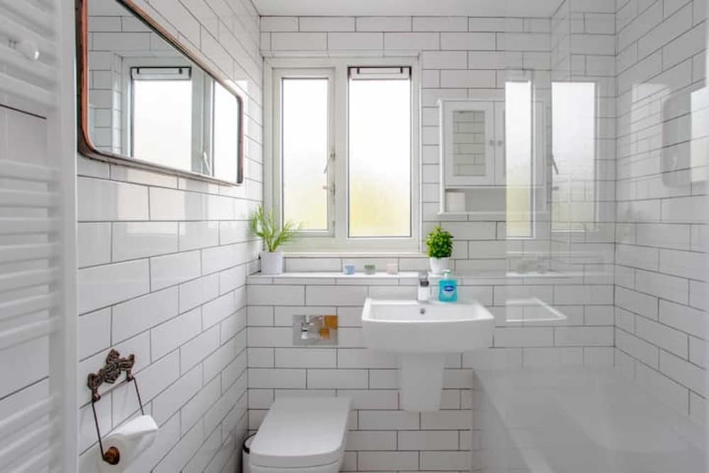 Фото Spacious 3 Bedroom Apartment With Large Balcony